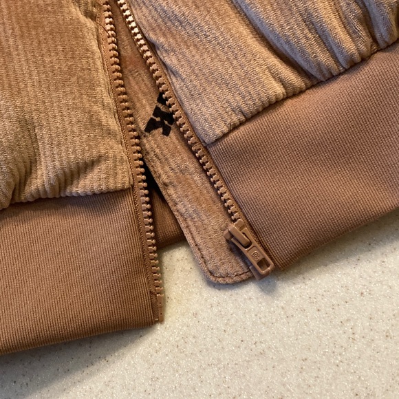 NWOTVictoria's Secret PINK Rib Velour Corduroy Crop Puffer Vest Women Size Large - Picture 12 of 13